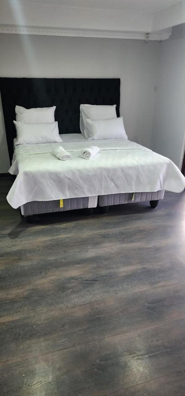 Silent Corner Guest House Роодепоорт Екстериор снимка