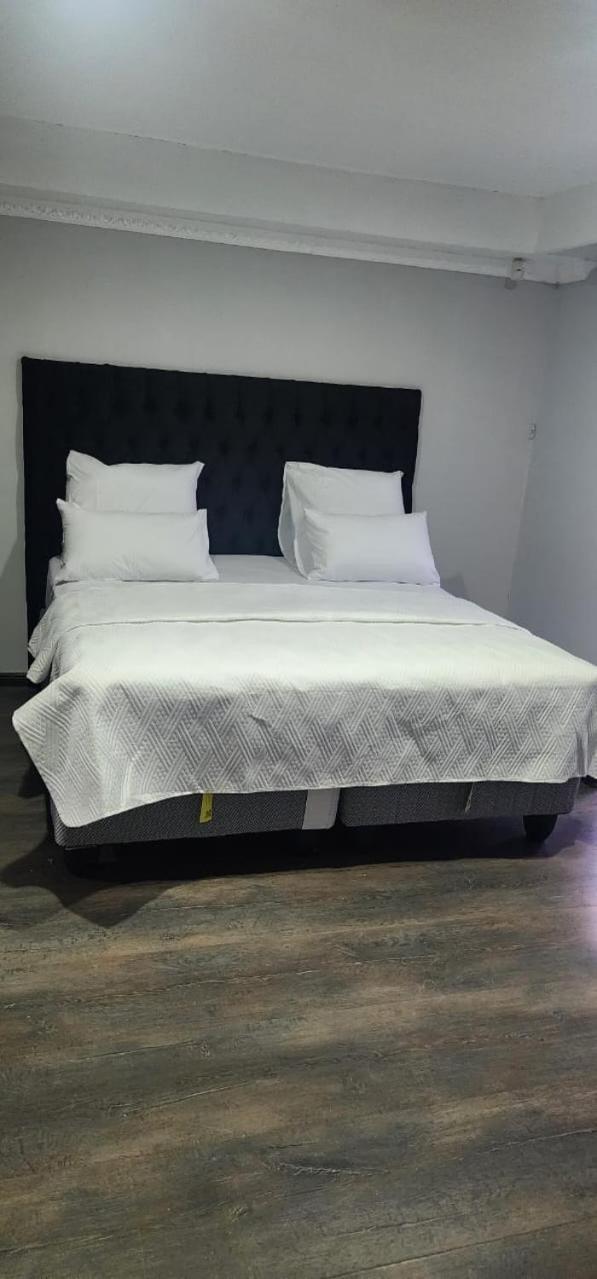 Silent Corner Guest House Роодепоорт Екстериор снимка